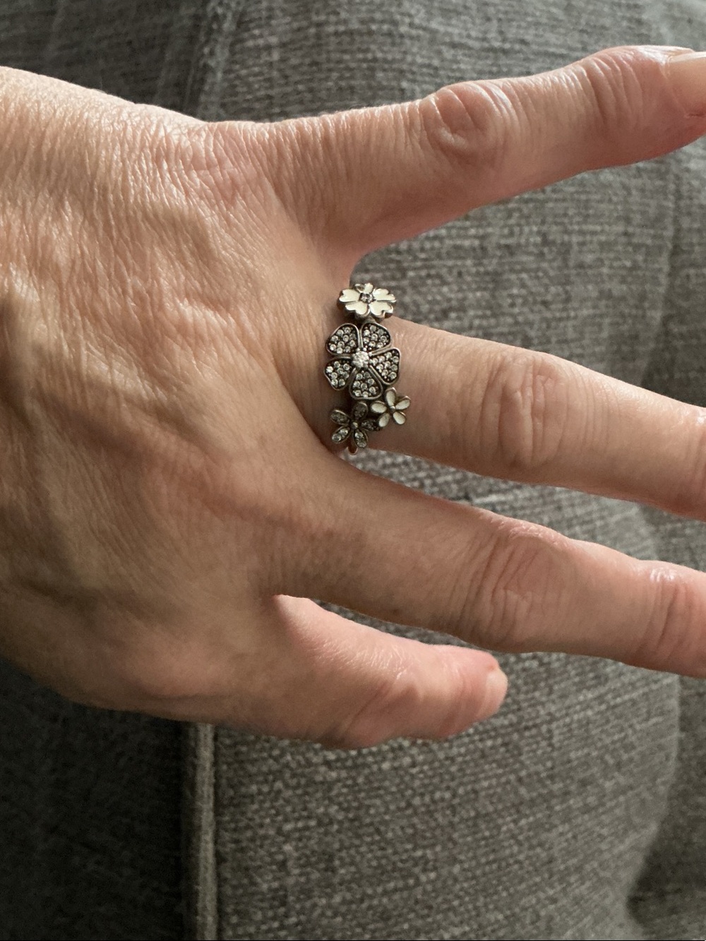 Women's Silver Floral Crystal Ring - Elegant Flower Band